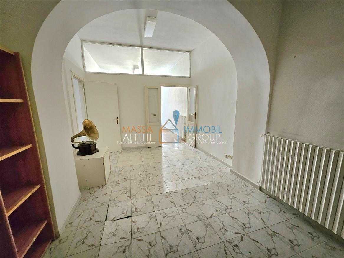 Appartamento Via Alberica, Massa
