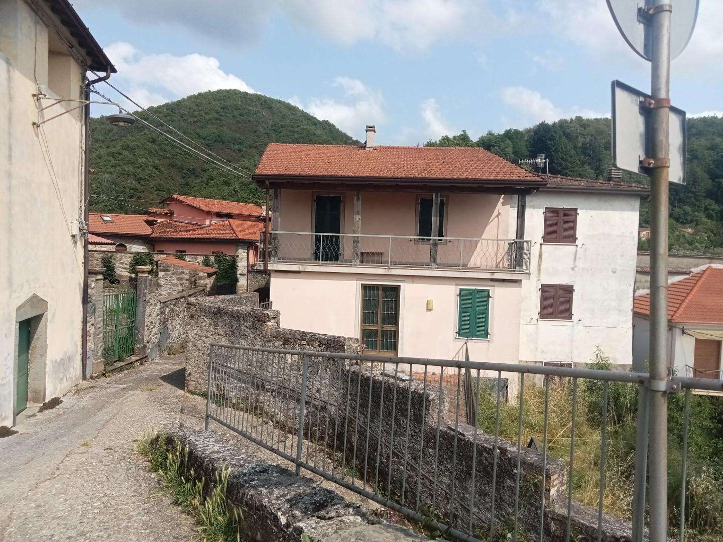 Casa Bi - Trifamiliare Casola in Lunigiana, JV+CJ, Casola in Lunigiana