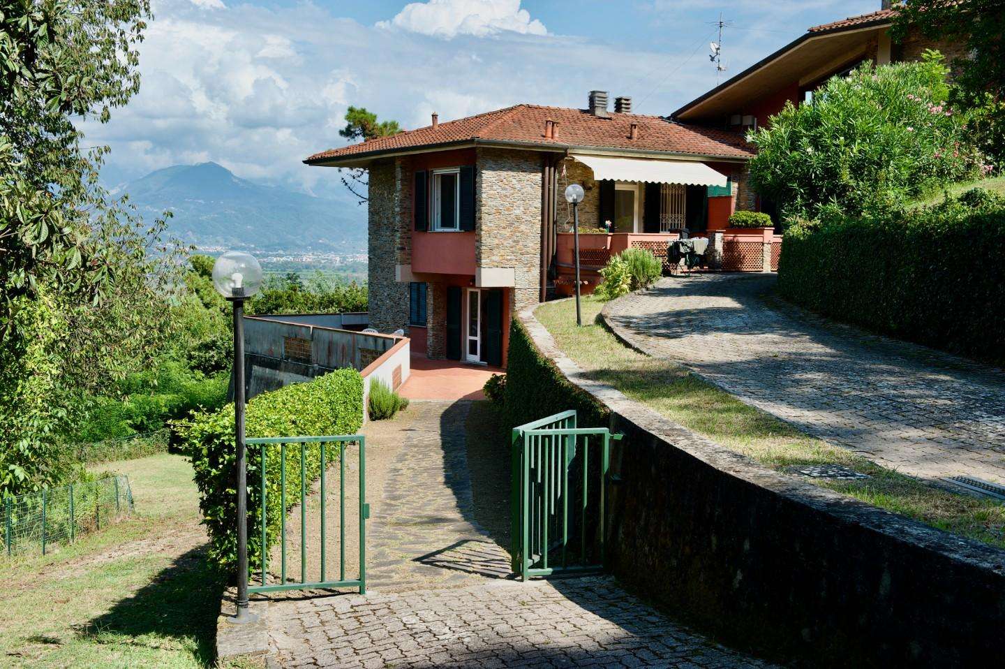 casa semindipendente in vendita ad Ameglia in zona Bocca di Magra