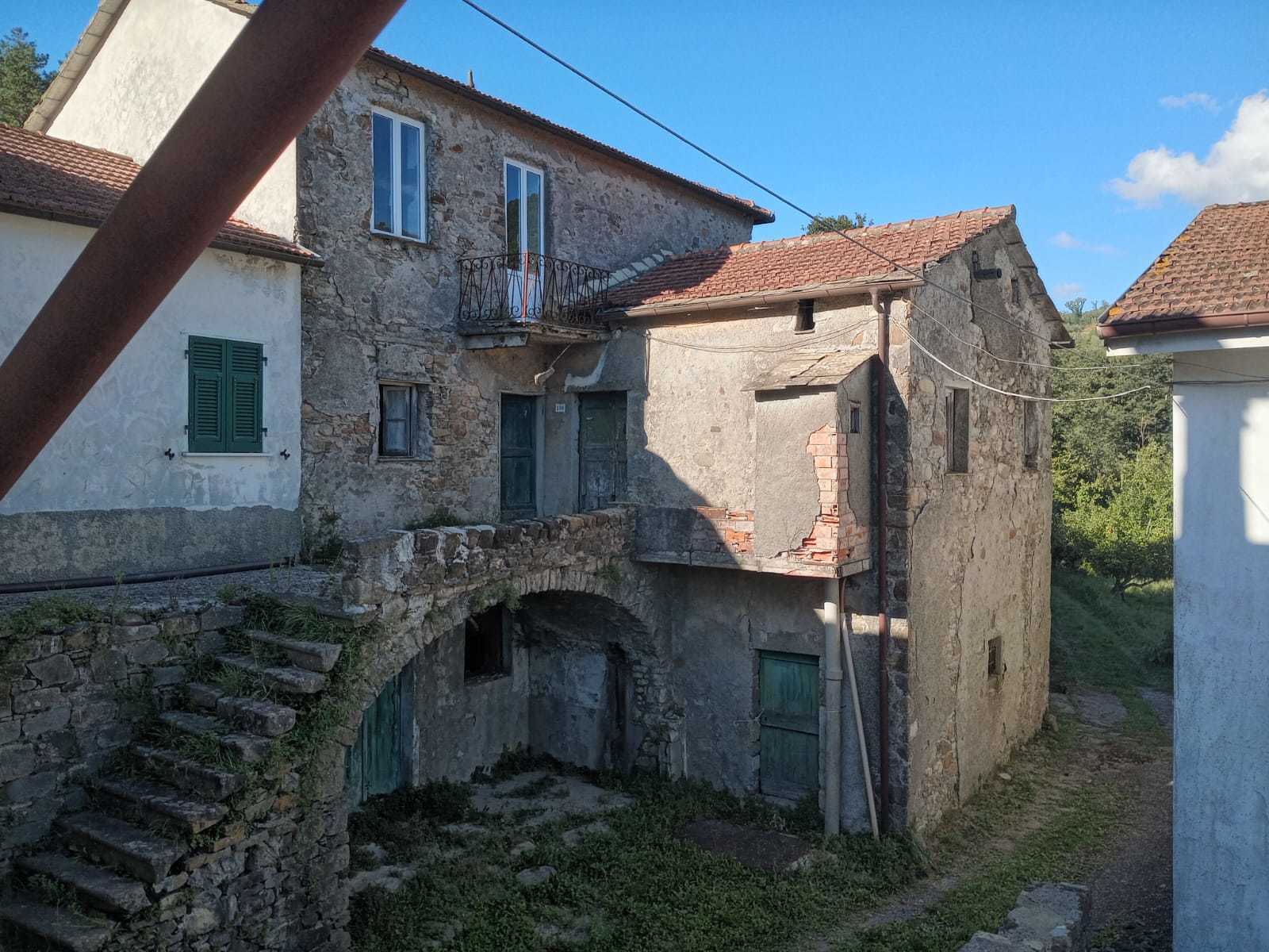 Porzione di casa Campo Benedetto, Varese Ligure