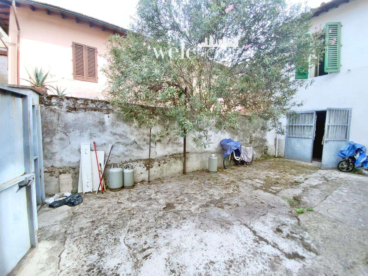 intera palazzina in vendita a Campi Bisenzio
