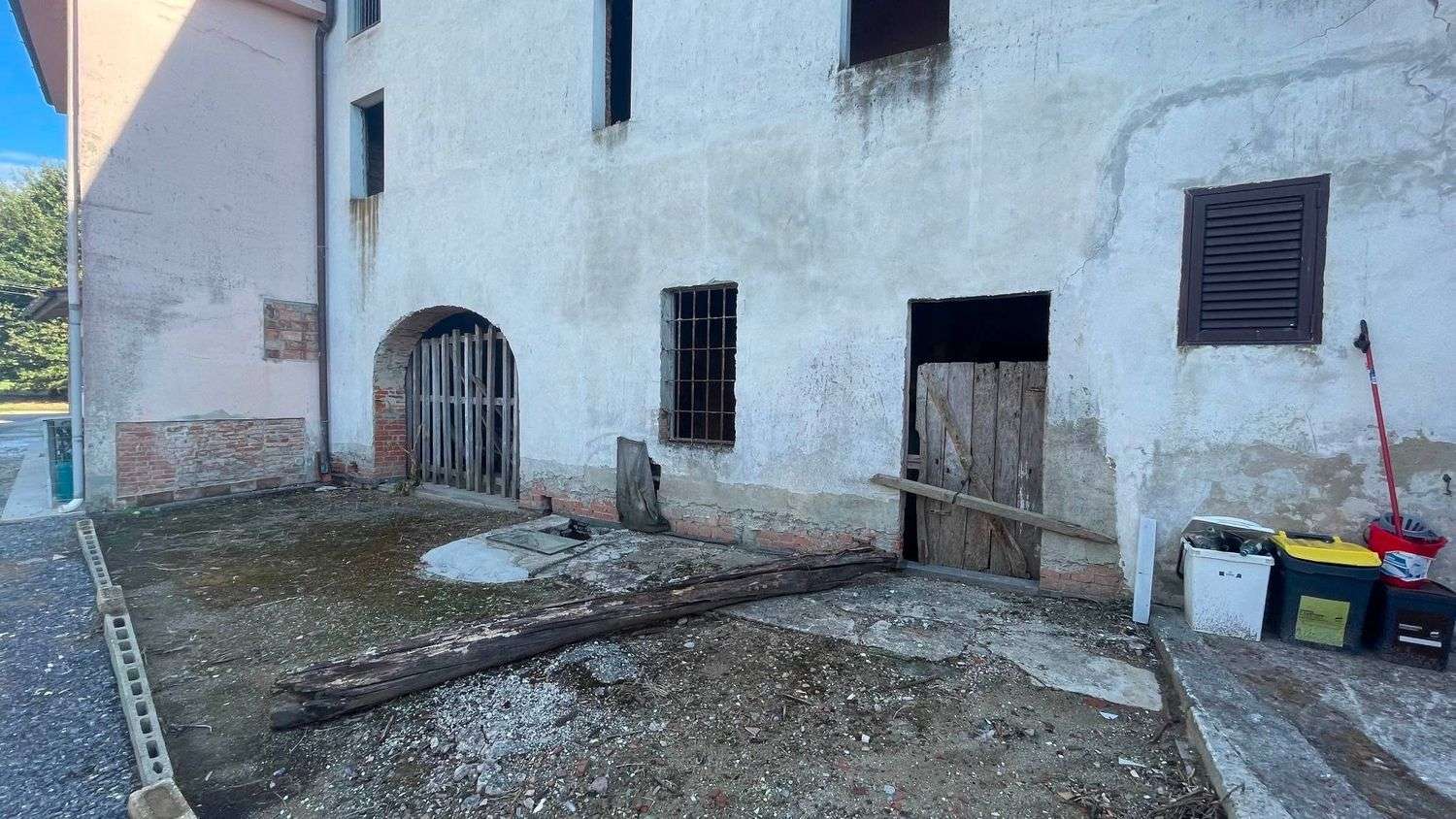 Palazzo - Stabile Livornese di Sotto, Chiesina Uzzanese