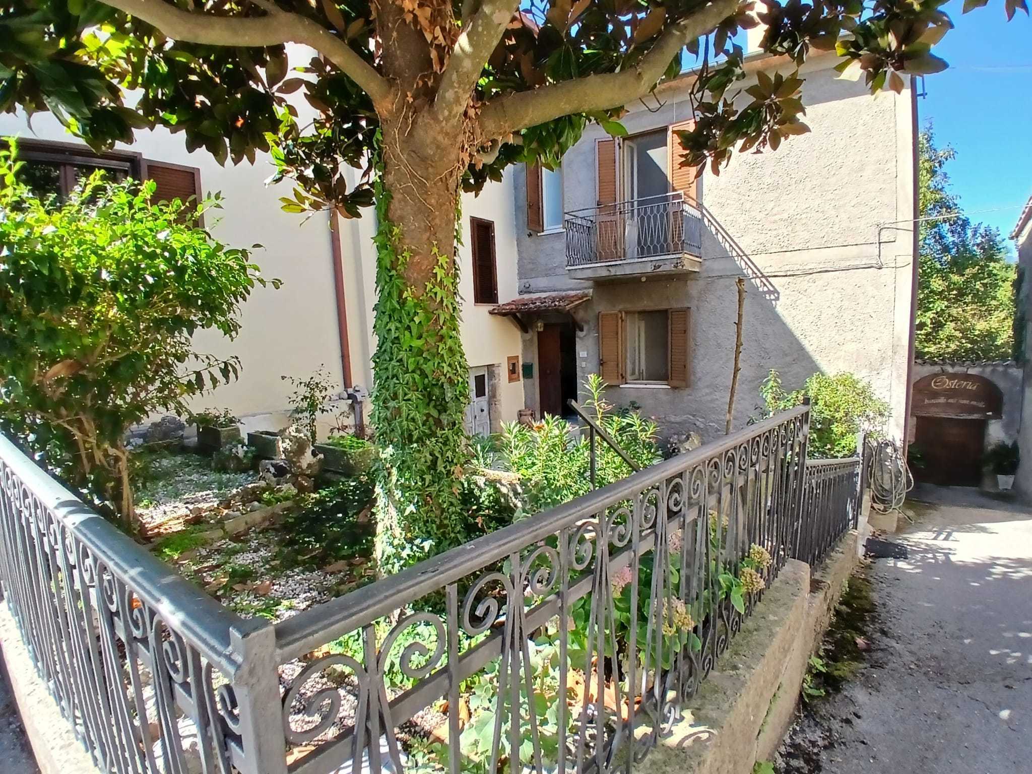 Porzione di casa Frazione Frattuccia, Guardea