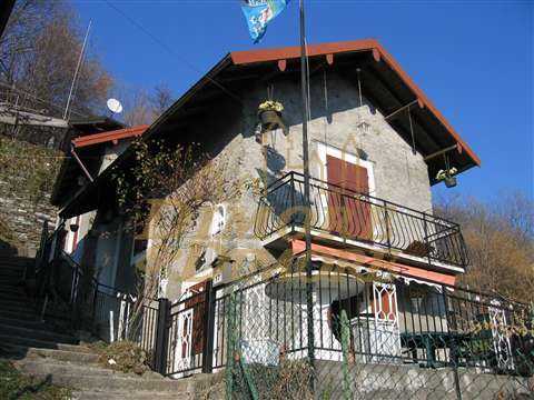 Porzione di casa Via Alpi, Aurano