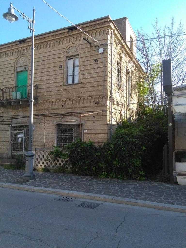 Casa indipendente Via Taranto, Silvi