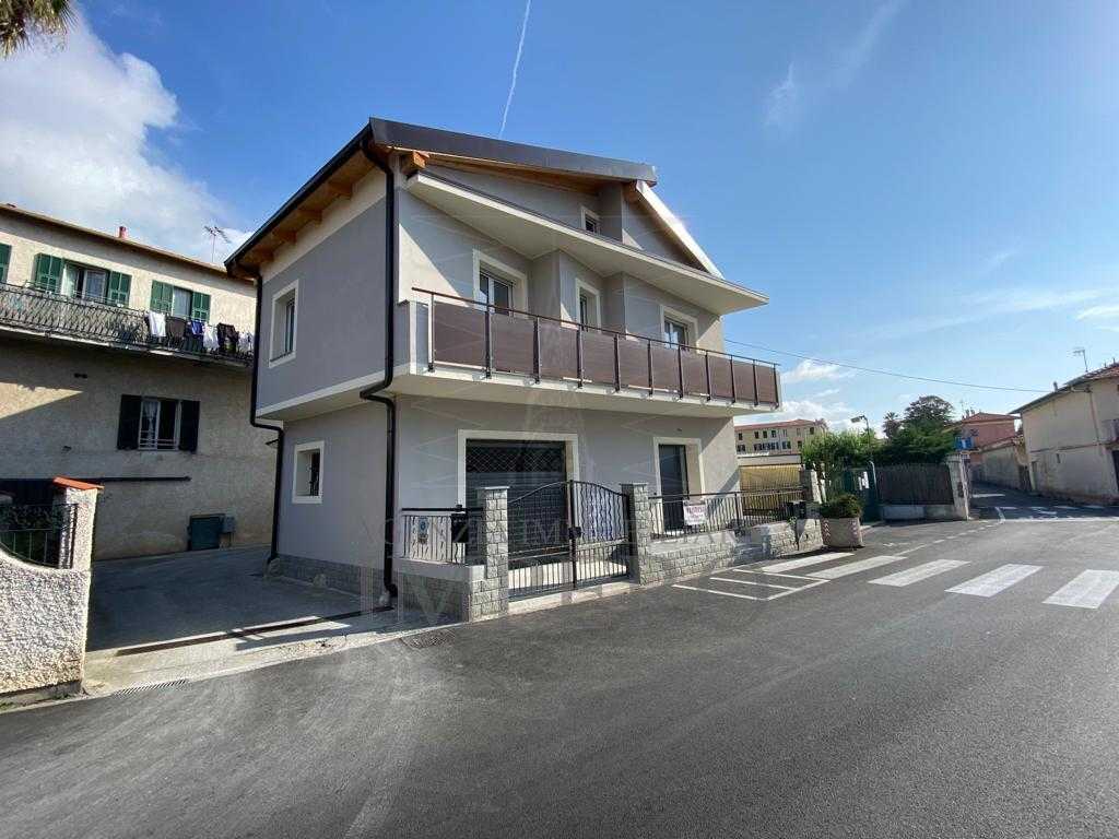 Casa indipendente Via Angeli Custodi, Vallecrosia