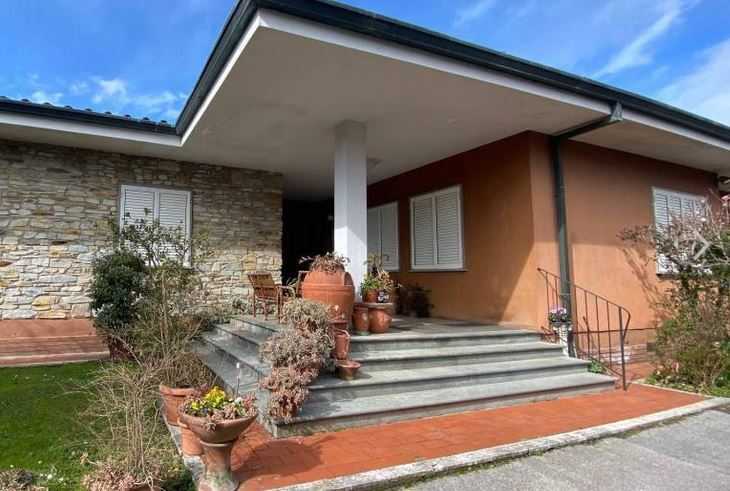 Casa indipendente Via Francesco Ferraris, Lucca