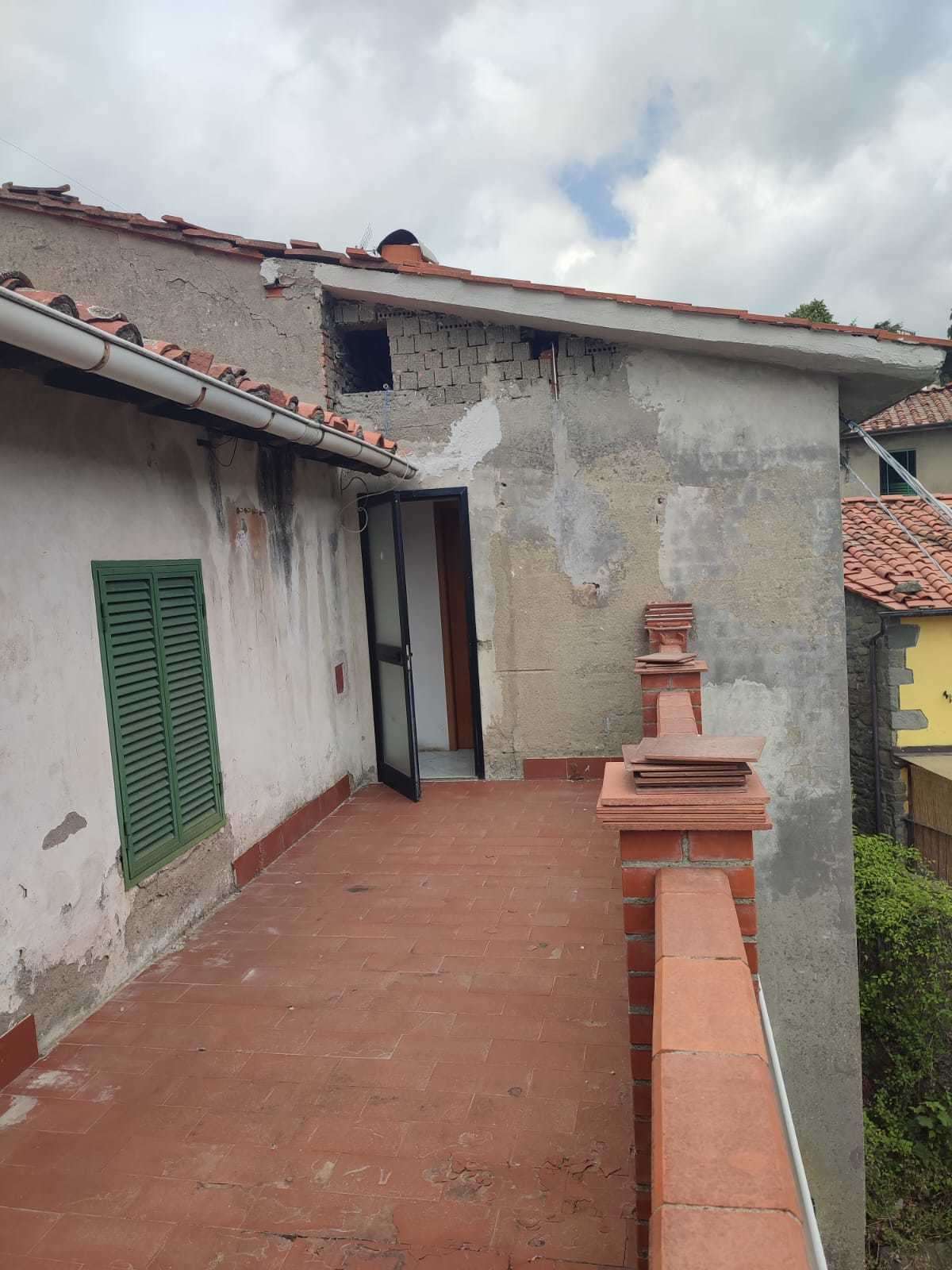 Casa indipendente delle cartiere, Villa Basilica