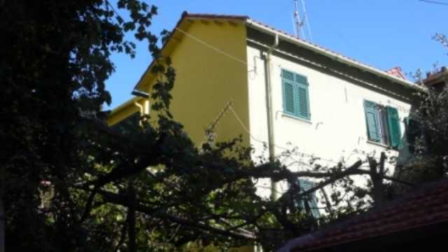 Porzione di casa V. Emilio Vecchia, Varazze