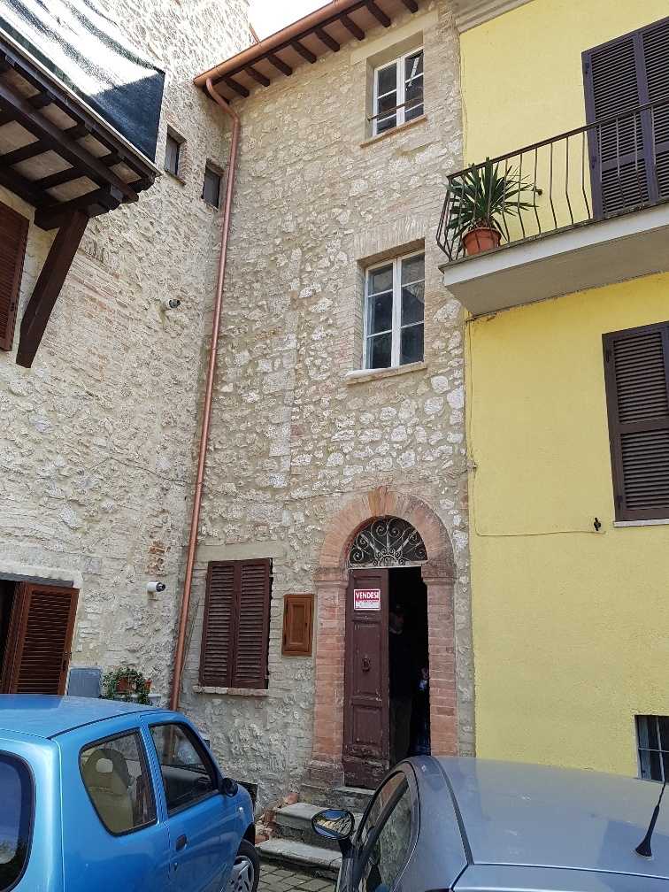 Porzione di casa piazza del teatro, Avigliano Umbro