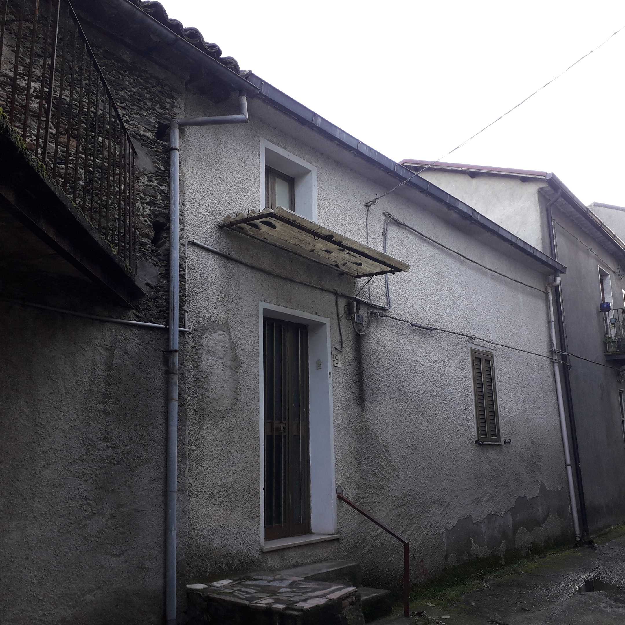 Porzione di casa Via Roma, Decollatura