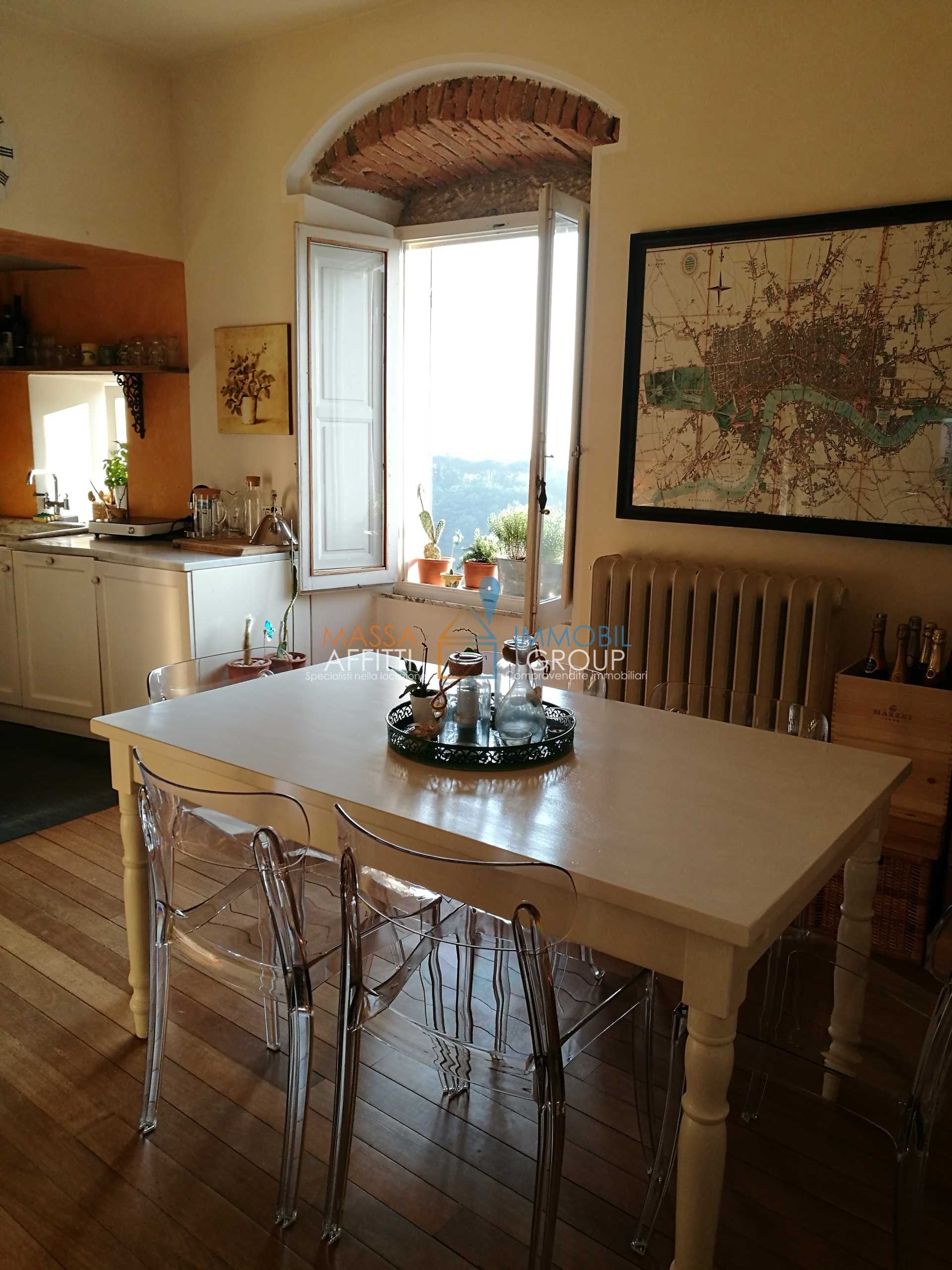 Porzione di casa Via degli Obertenghi, Massa
