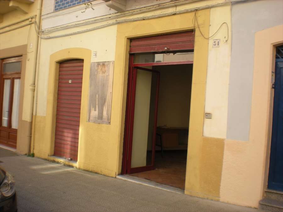 Locale commerciale Via Vittorio Veneto, Cerignola