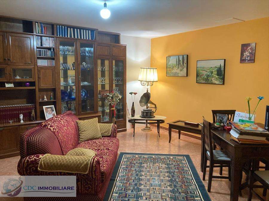 Casa indipendente Via Carlo Goldoni, Vicari