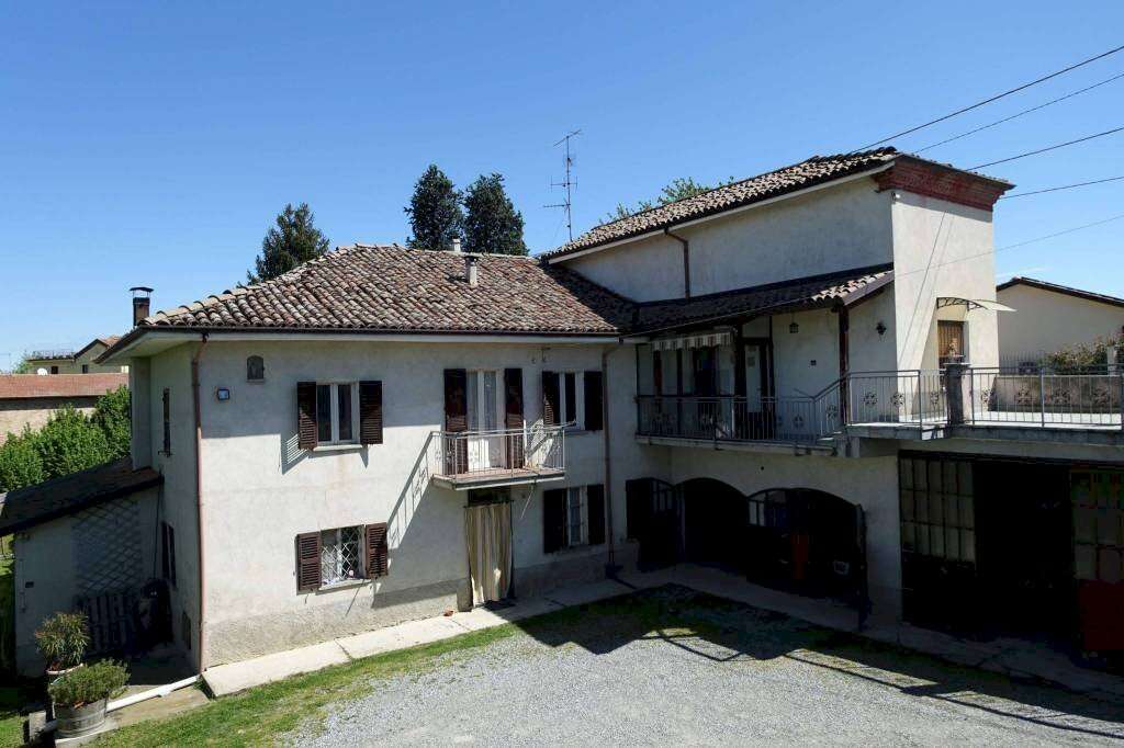 Rustico Frazione Bruciati, Calamandrana