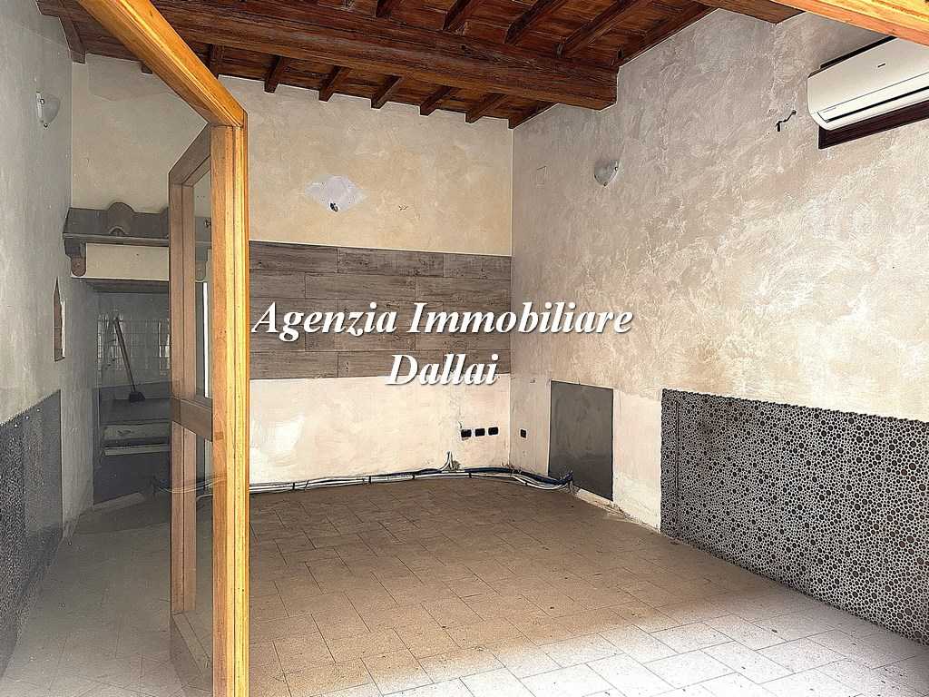 Negozio Via Roma, Scarperia e San Piero