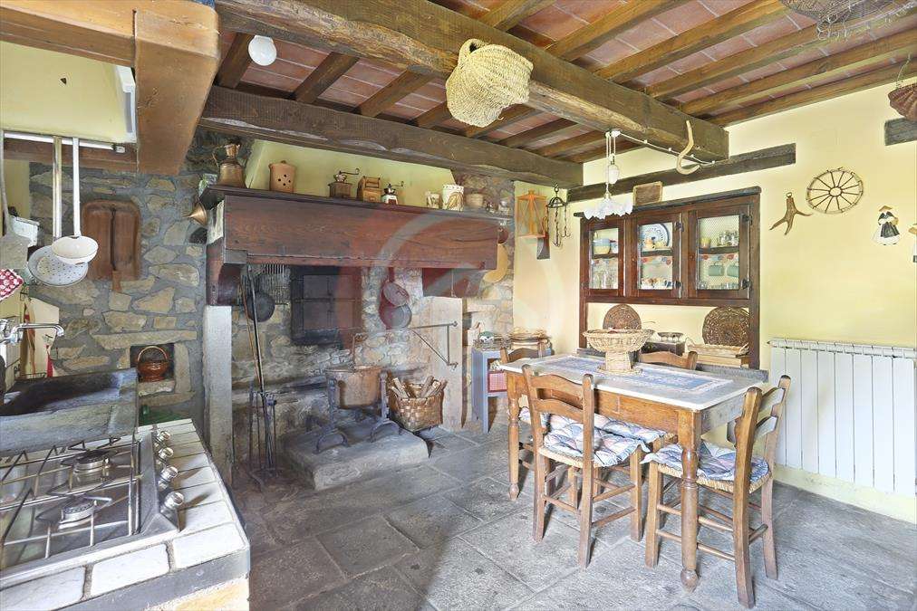 Casale località Col di Maturaia, Castiglione di Garfagnana