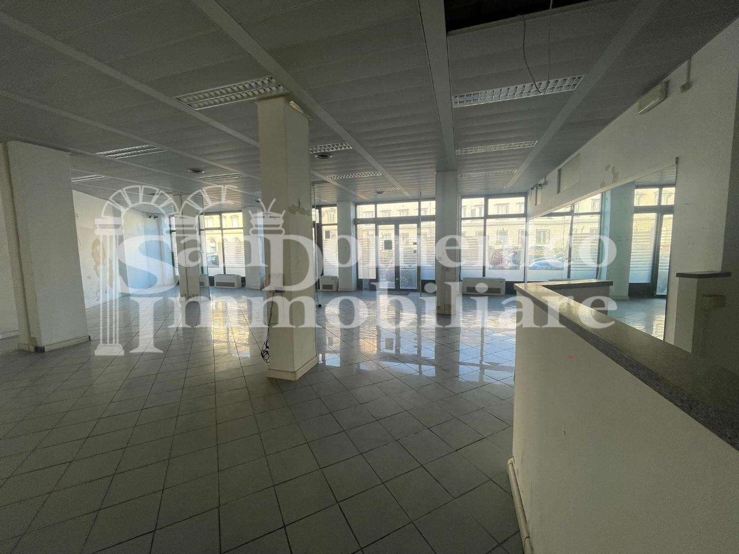 Locale commerciale Manzoni, Livorno