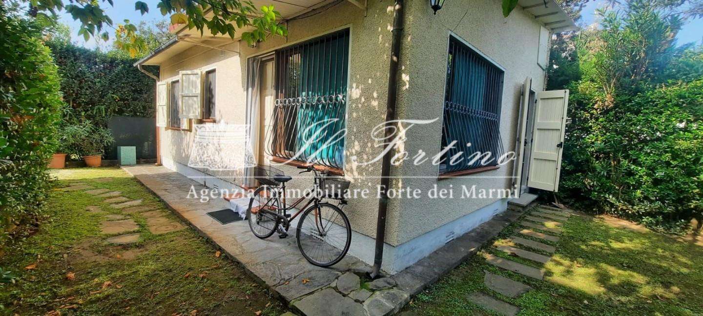 Locale commerciale Via G. Viner, A, Forte dei Marmi
