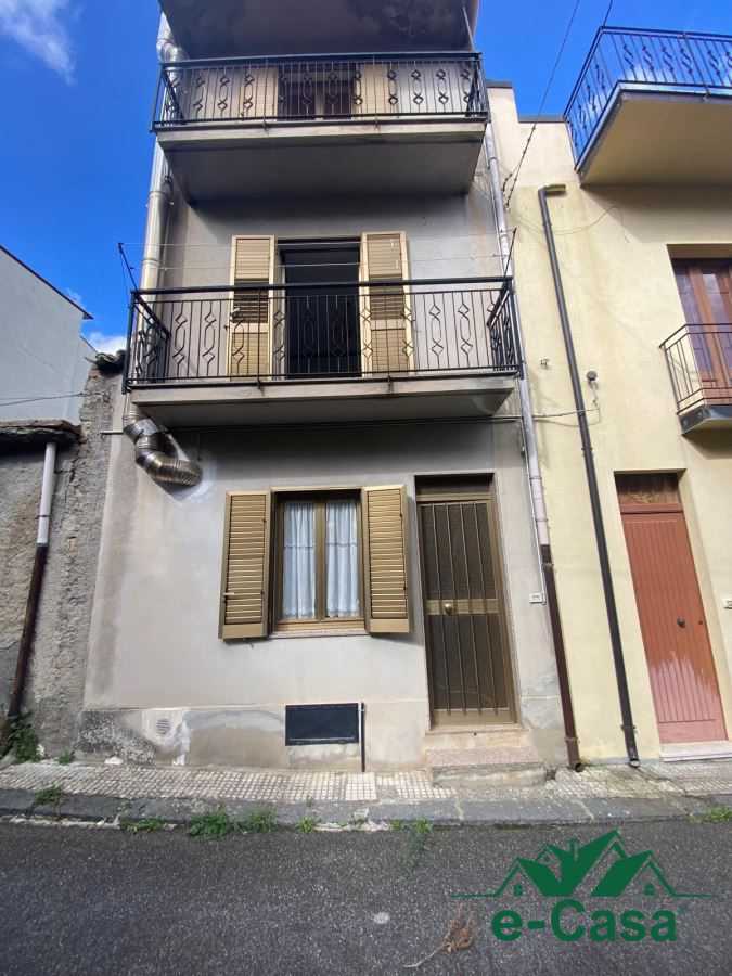 Casa Bi - Trifamiliare VIA GARIBALDI, Montalbano Elicona