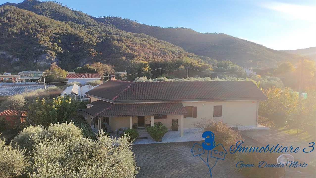 Villa, Villanova d'Albenga