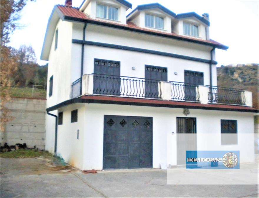 Casa indipendente Castelluccio Cosentino Via San Gregorio n 1, Sicignano degli Alburni