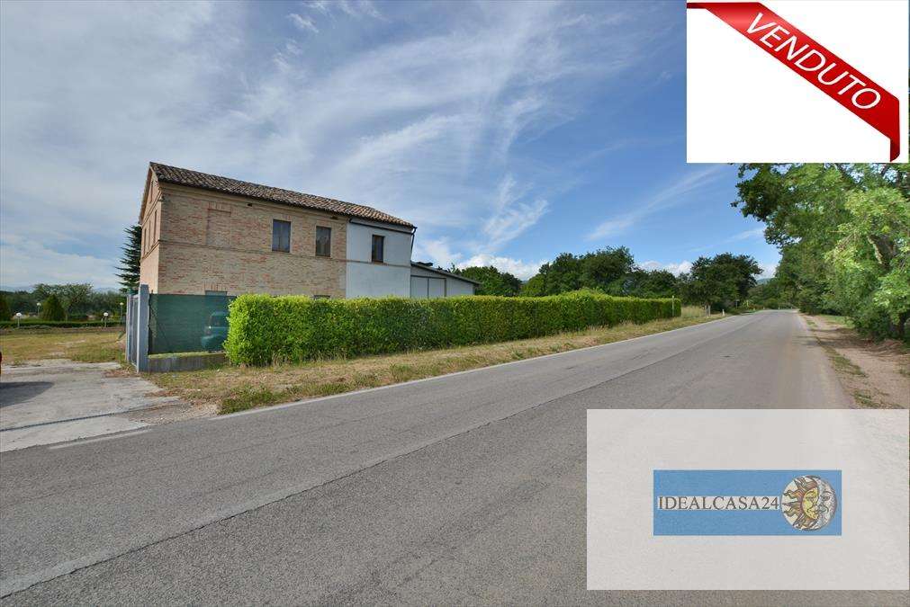 Casa indipendente Treia C.da Sterpare n.44, Treia