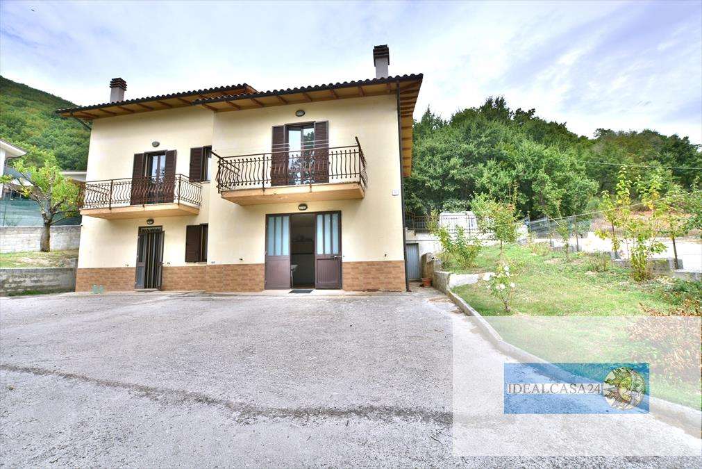 Casa indipendente Muccia Via Muzio Macario n.8, Muccia