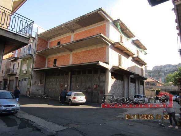 Villa Via C.COLOMBO, Biancavilla