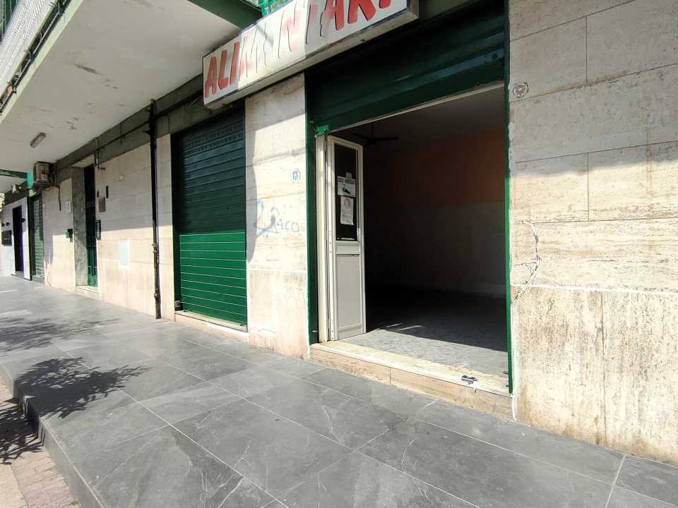 Locale commerciale VIA FERRARA, Arzano