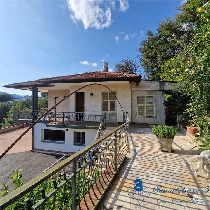 Villa, Villanova d'Albenga