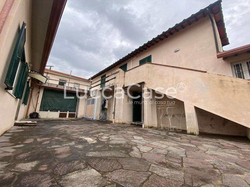 Palazzo - Stabile Via della Chiesa,, Capannori
