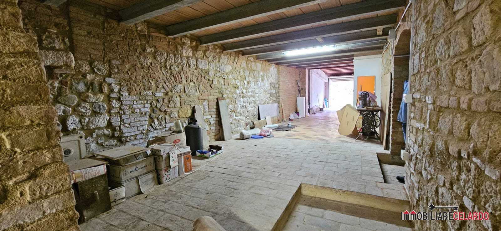 Magazzino - Deposito via dietro le, Colle di Val d'Elsa