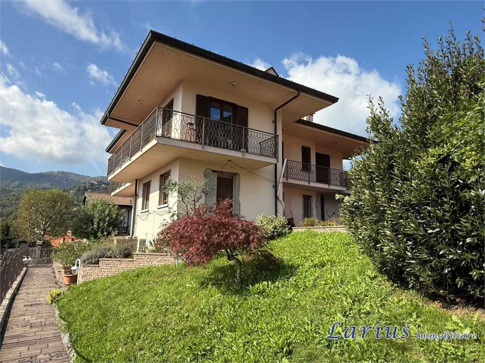 Villa via Carlo Mazza, Asso
