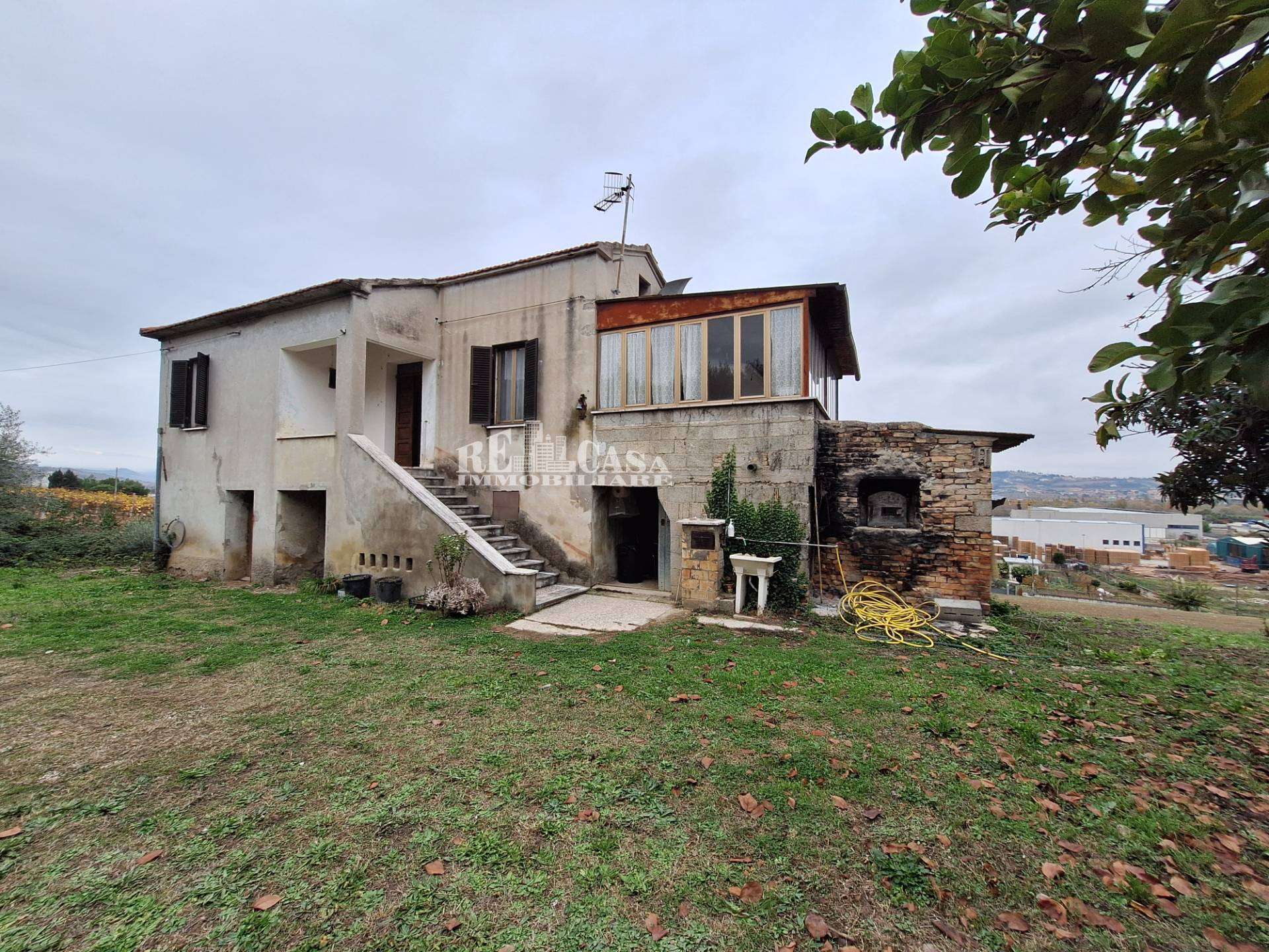 Casa indipendente contrada coste trontosnc, Controguerra