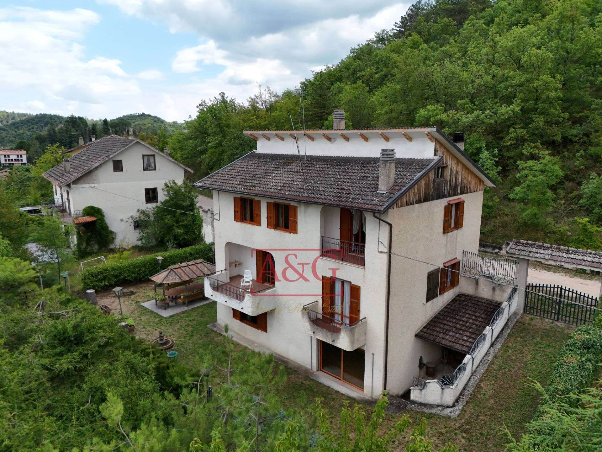 Villa Località Montazzolino, Montefortino