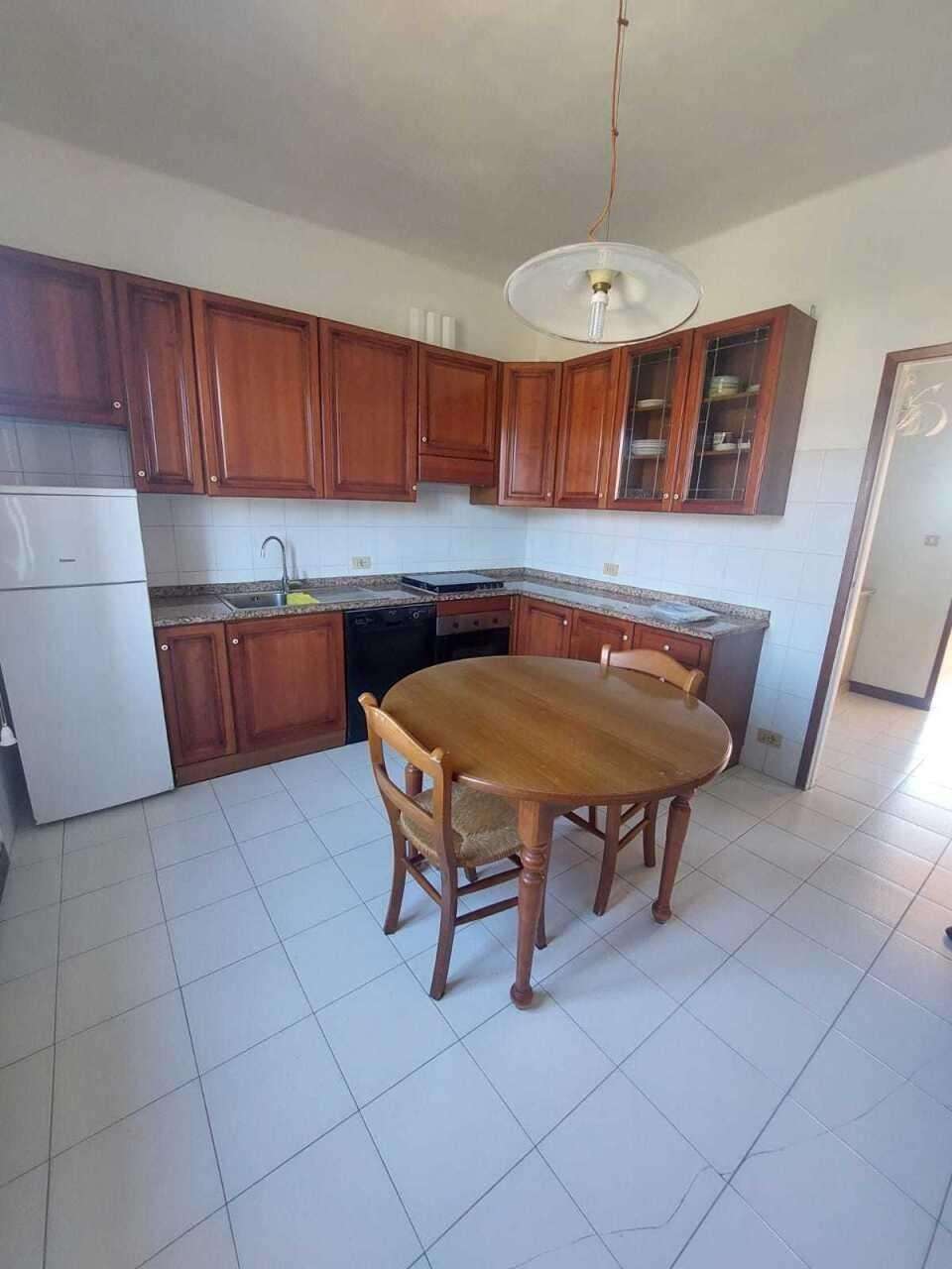 Appartamento Via Caffaggiola,  19034, Luni