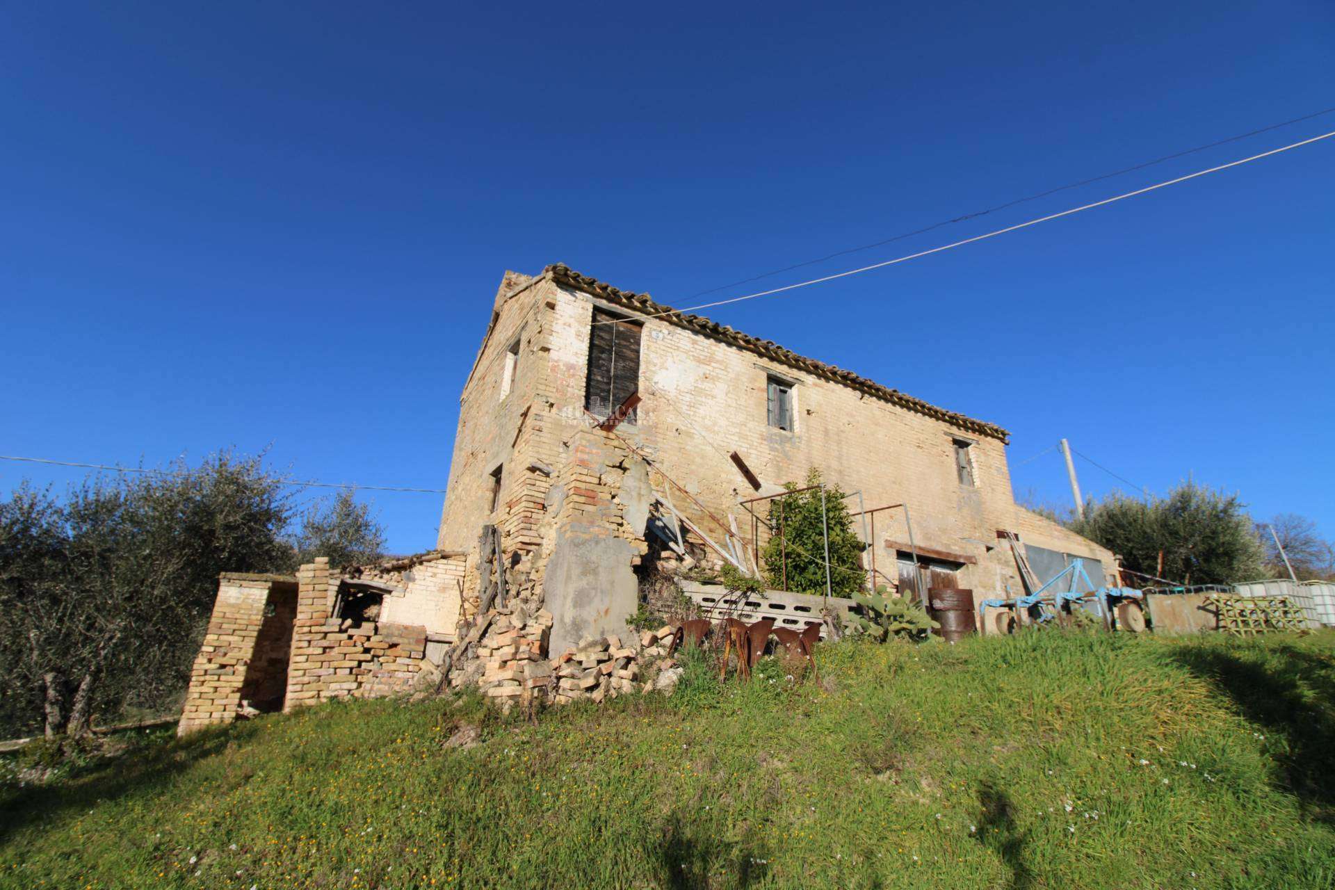 Rustico via valle apparignano, Acquaviva Picena