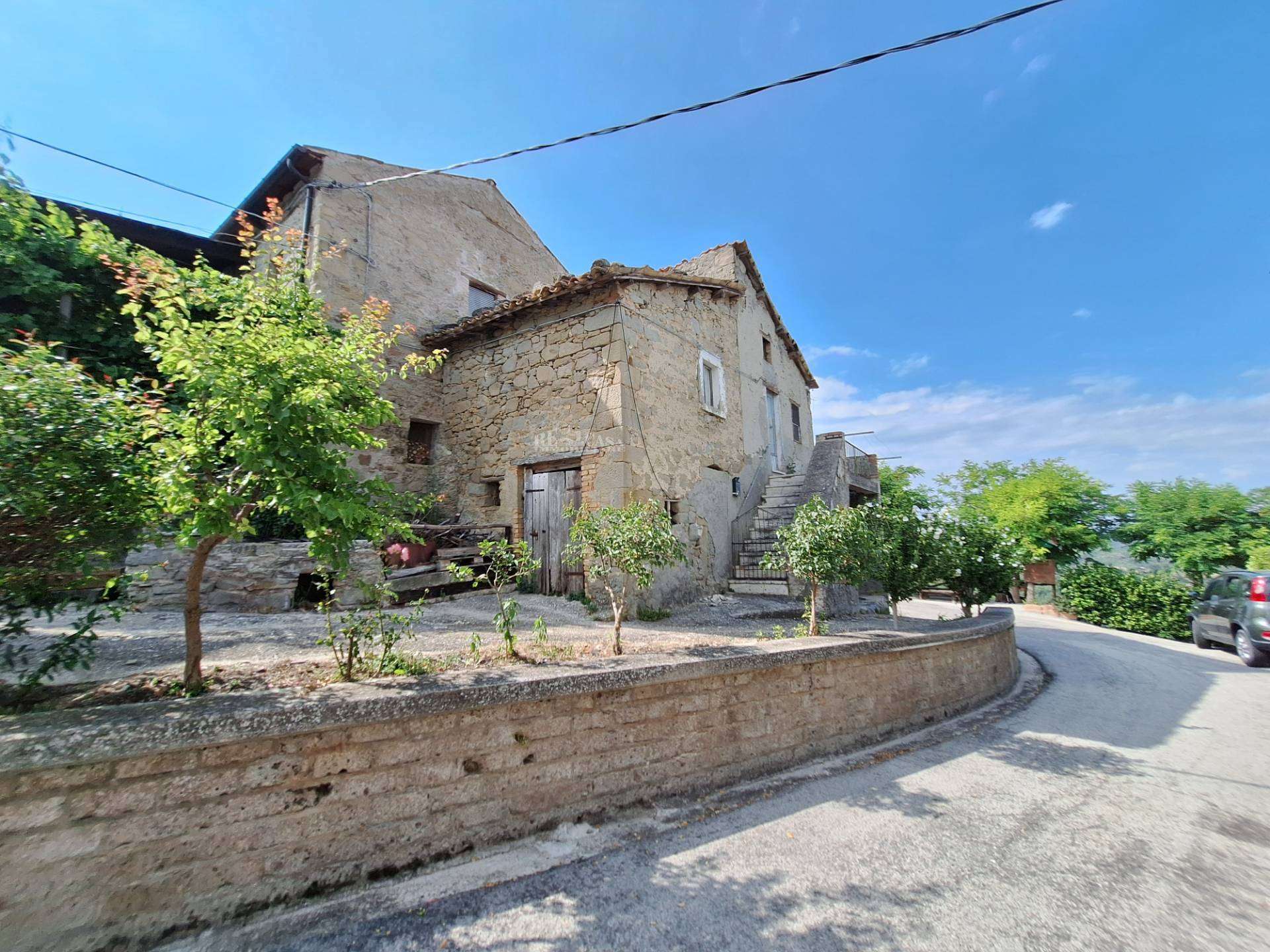 Rustico frazione Scalelle, Roccafluvione