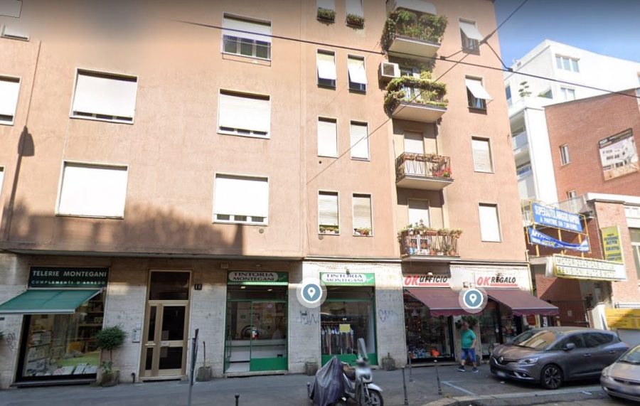 Appartamento in Affitto a Milano via Montegani