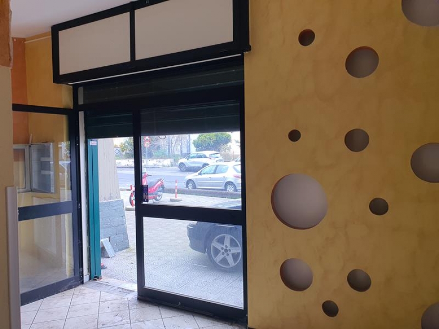 Negozio Via Santa Maria di Licodia, 47  - foto 10