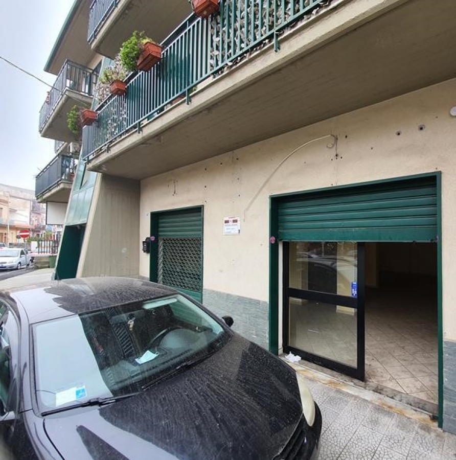 Negozio Via Santa Maria di Licodia, 47  - foto 11