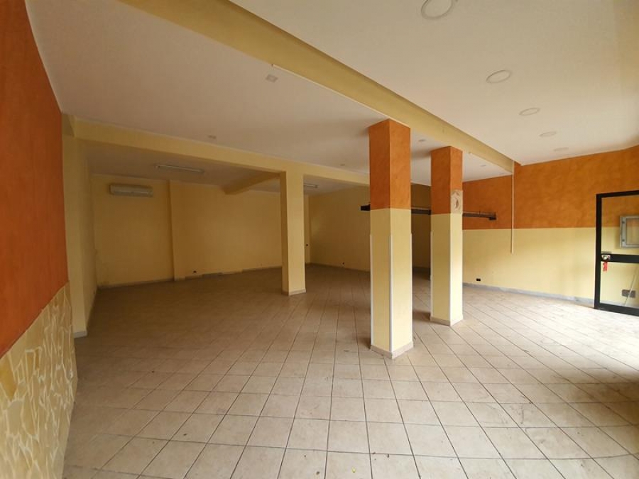 Negozio Via Santa Maria di Licodia, 47  - foto 3