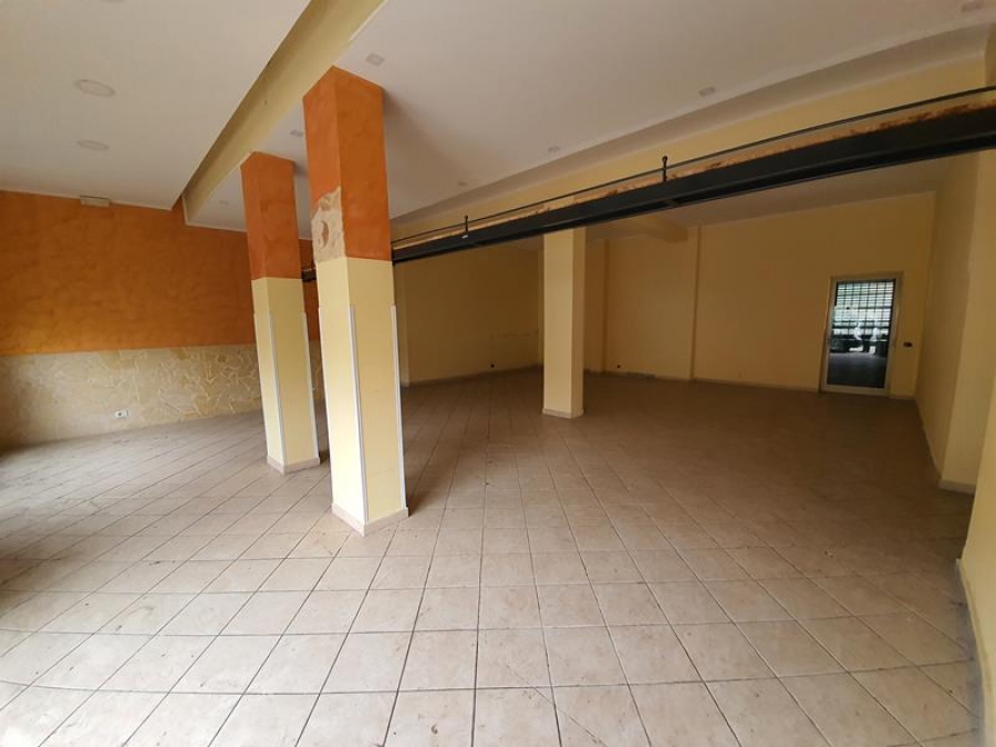 Negozio Via Santa Maria di Licodia, 47  - foto 4