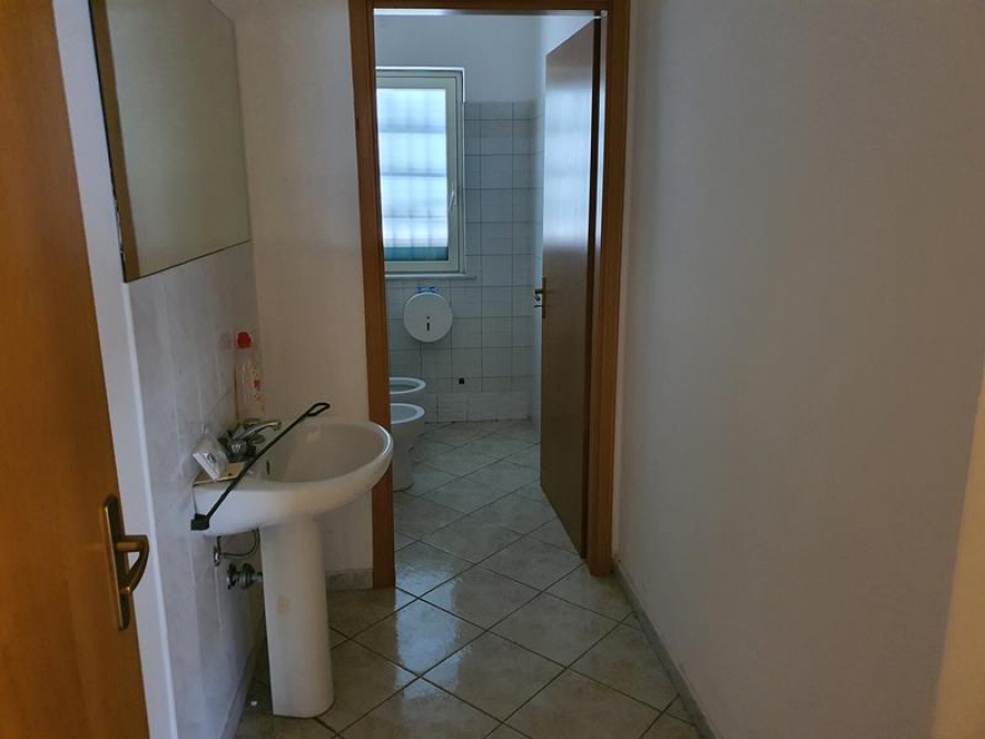 Negozio Via Santa Maria di Licodia, 47  - foto 7