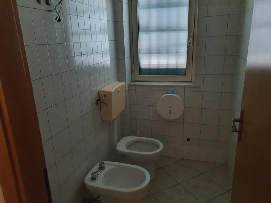 Negozio Via Santa Maria di Licodia, 47  - foto 8