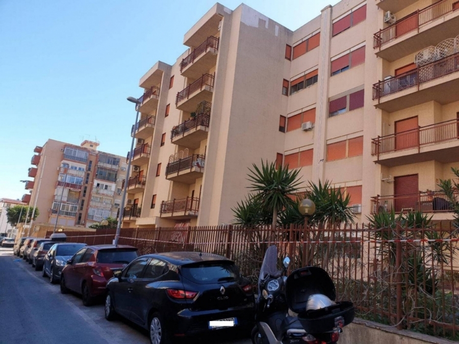 Appartamento Via Parrini, 16  loading=