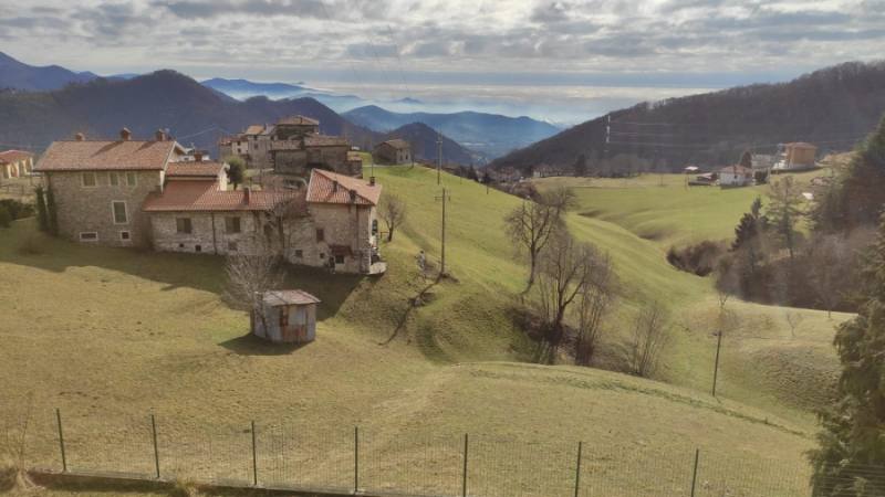 Appartamento via Bracc  loading=