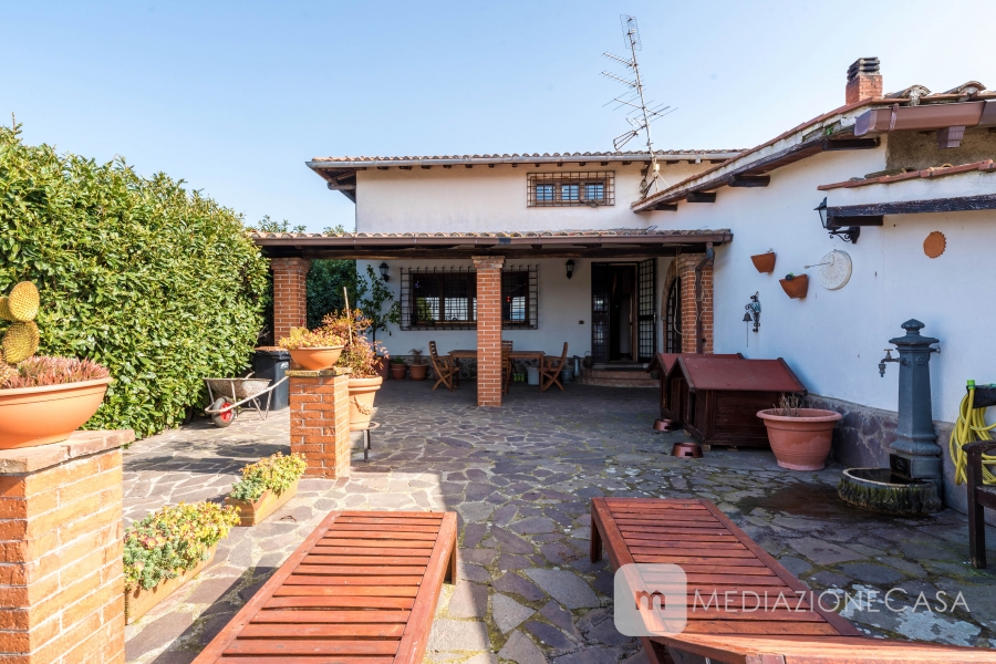 Villa via paesi nuovi  - foto 3