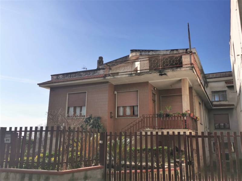 Villa, San Paolo Bel Sito